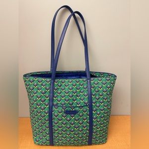 Never Used Vera Bradley Large Tote in Diamond Green with navy lining